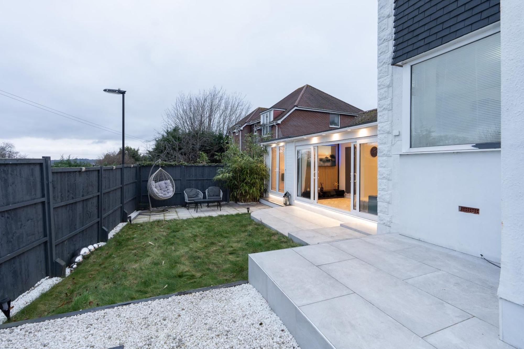 Estwood - Gated House Villa Southampton Buitenkant foto