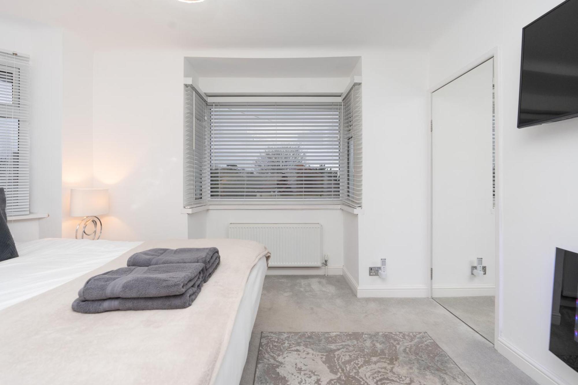 Estwood - Gated House Villa Southampton Buitenkant foto